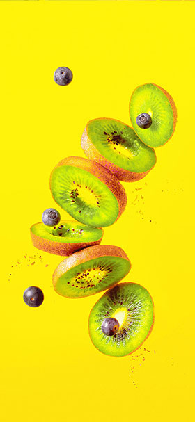 wallpaper of kiwi and blueberry fruits