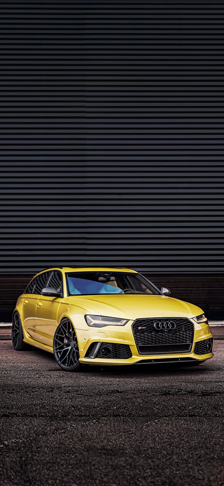wallpaper of Golden Audi R8 on dark street