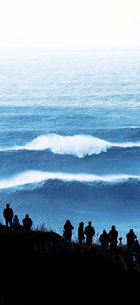 Phone wallpaper of Cliff near a rough blue sea